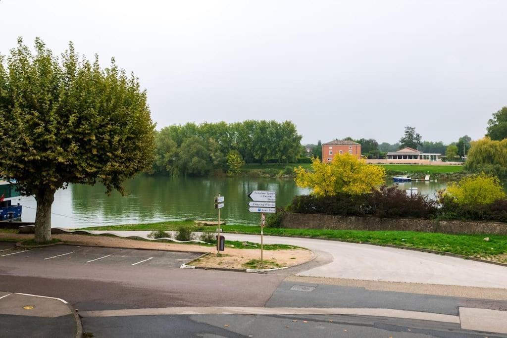 La Dolive - Locationtournus Apartment Bagian luar foto